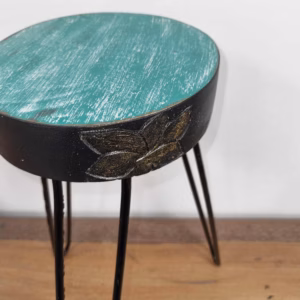 Pflanzenständer aus Albesia Holz - Türkis & Golddetail