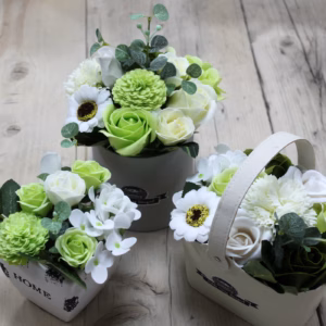 Blumenstrauß in Korb - Pastellgrün - Klein