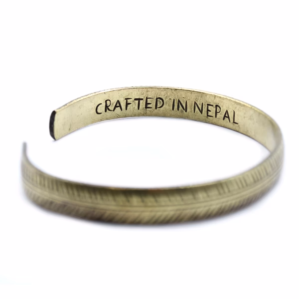 Tibetansk Armbånd I Messing - Slim Tribal Leaf