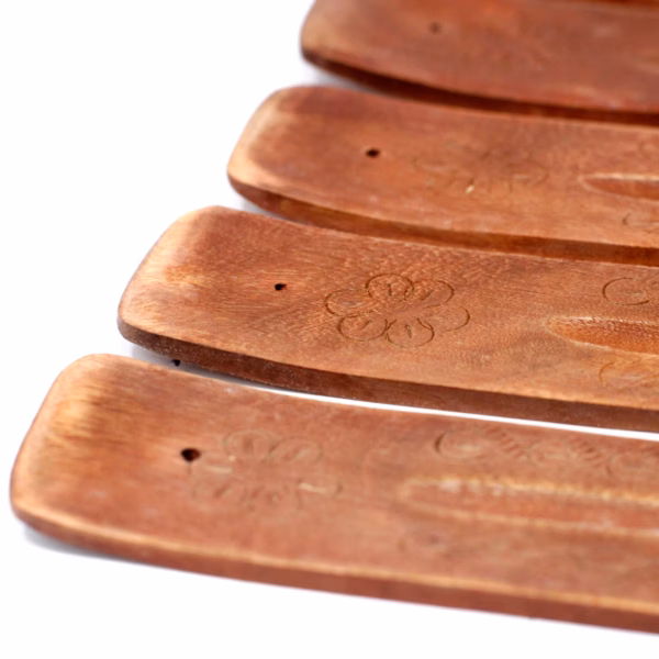 Geschnitzter Holzhalter aus Mangoholz