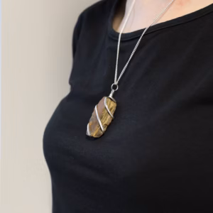 Cascade Wrapped Halskæde med Ædelsten - Rough Tiger Eye