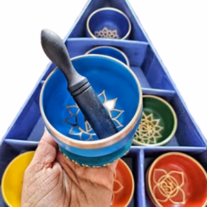 Chakra Pyramid Singing Skål Gavesett