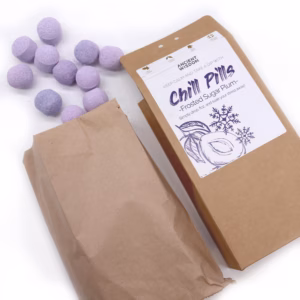 Chill Pills badbomber presentpaket - Frostat sockerplommon - 350g