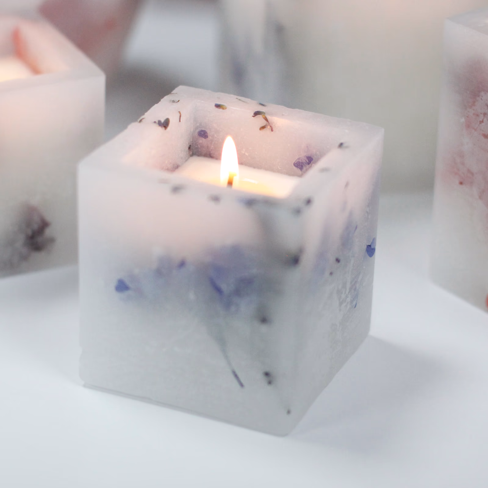 Magiskt Glödande Ljus - Liten Kub - Lavendel 4 Magiskt Glödande Ljus - Liten Kub - Lavendel