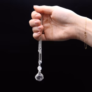 Pendentif Mains Guérissantes en Pierres Fines - Quartz de Roche