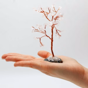 Gemstone Tree - Bergkvarts på Svart Agatbunn (35 Steiner)
