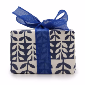 Cadeaubox - Parma Violet - Kaars + Zeezout en Mos & Dolly Blauw - Bruis