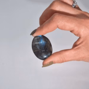 Madagascar Labradorite Palm Stones (Ca. 17 - 40g 35 - ) - 50mm