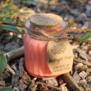Sojawachskerze in Glas mit Korkdeckel "Mitternachtsrose"