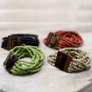 Brazalete de Cuentas Múltiples con Cierre de Madera - Surtido de Colores