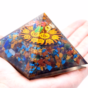 Orgonite Piramide - OM Chakra - Groot