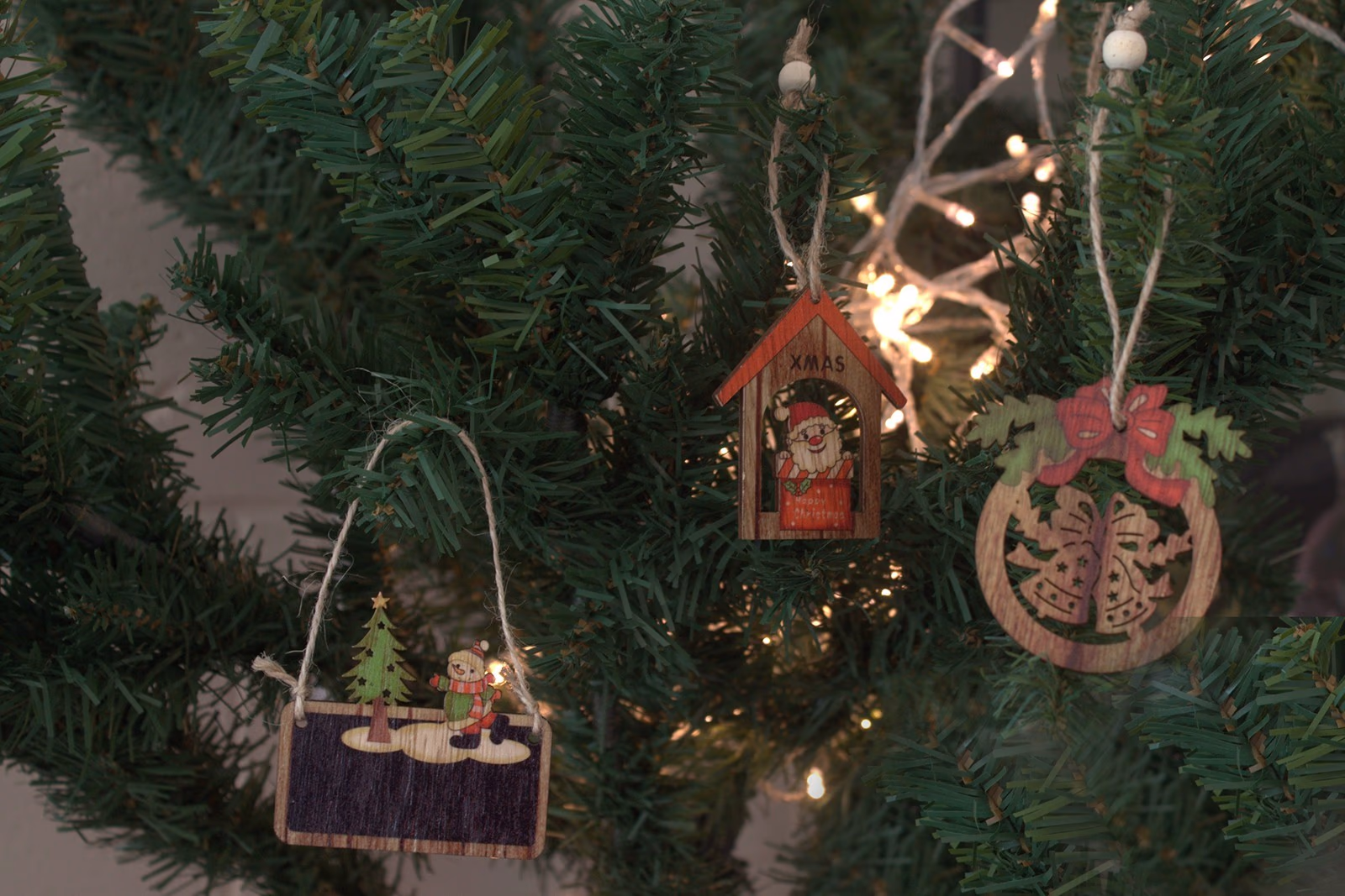 Förpackning med 2 Juldekorationer i Trä - Snögubbe & Julgran 6 Förpackning Med 2 Juldekorationer I Trä - Snögubbe &Amp; Julgran