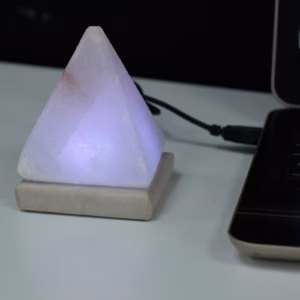 USB Pyramid Saltlampa Vit - 9cm (multifärgat ljus)