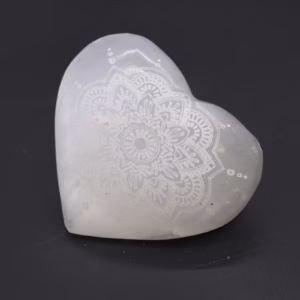 Selenitt Hjerte - 7 - 8cm - Mandala Gravert
