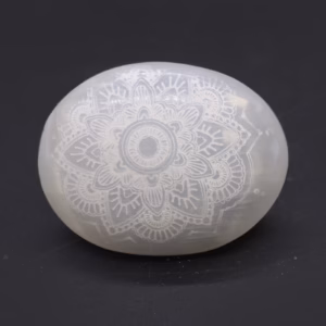 Pierre de Palmier Sélénite - Mandala Gravé