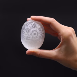 Pierre de Palmier Sélénite - Mandala Gravé