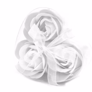 Set van 3 Zeep Rozen in Hartvormige Kado Verpakking - Witte Rozen