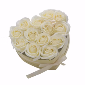 Sæbeblomst Gavebuket - 13 Cremefarvede Roser - Hjerte