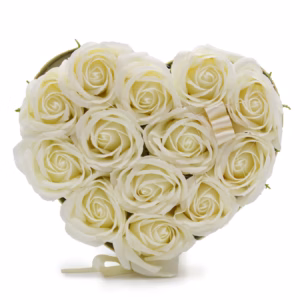 Gåvoset med Tvålblommor - 13 Krämfärgade Rosor - Hjärta