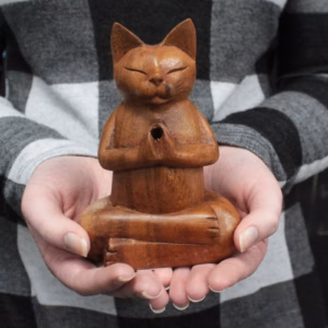 Geschnitzter Räucherbrenner aus Holz - Yoga - Katze - Mittel